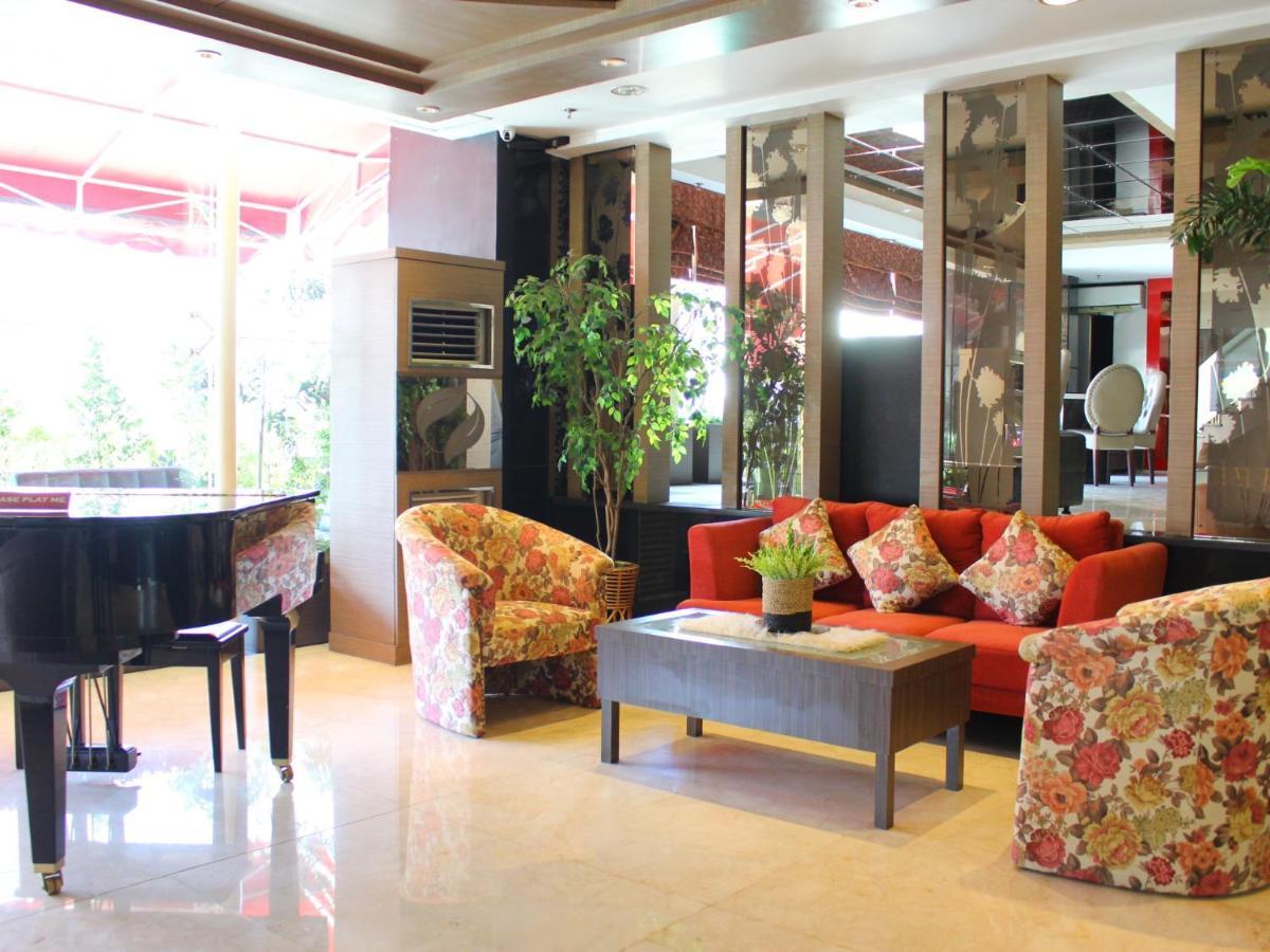 Hermes Palace Hotel Medan Exterior photo