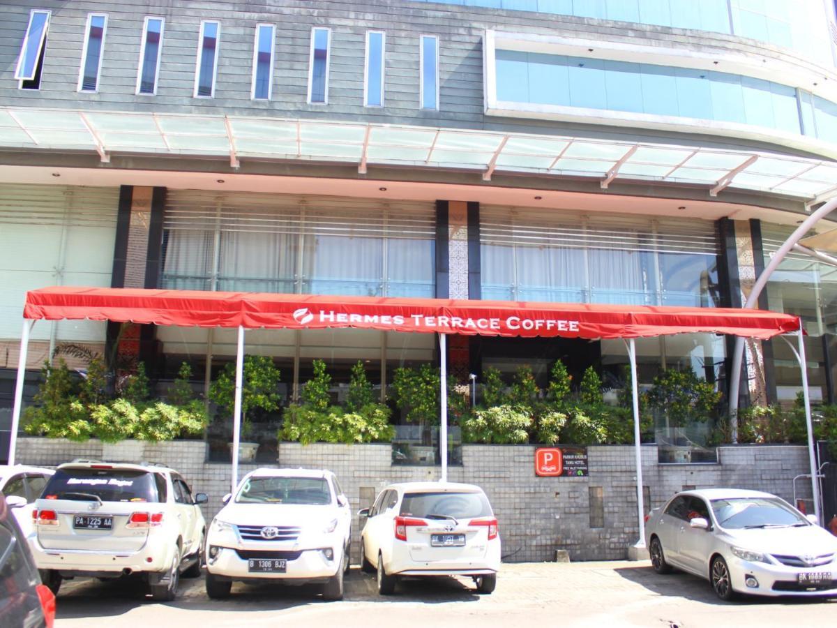 Hermes Palace Hotel Medan Exterior photo