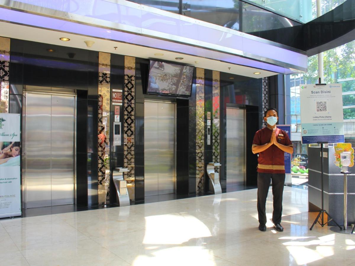 Hermes Palace Hotel Medan Exterior photo